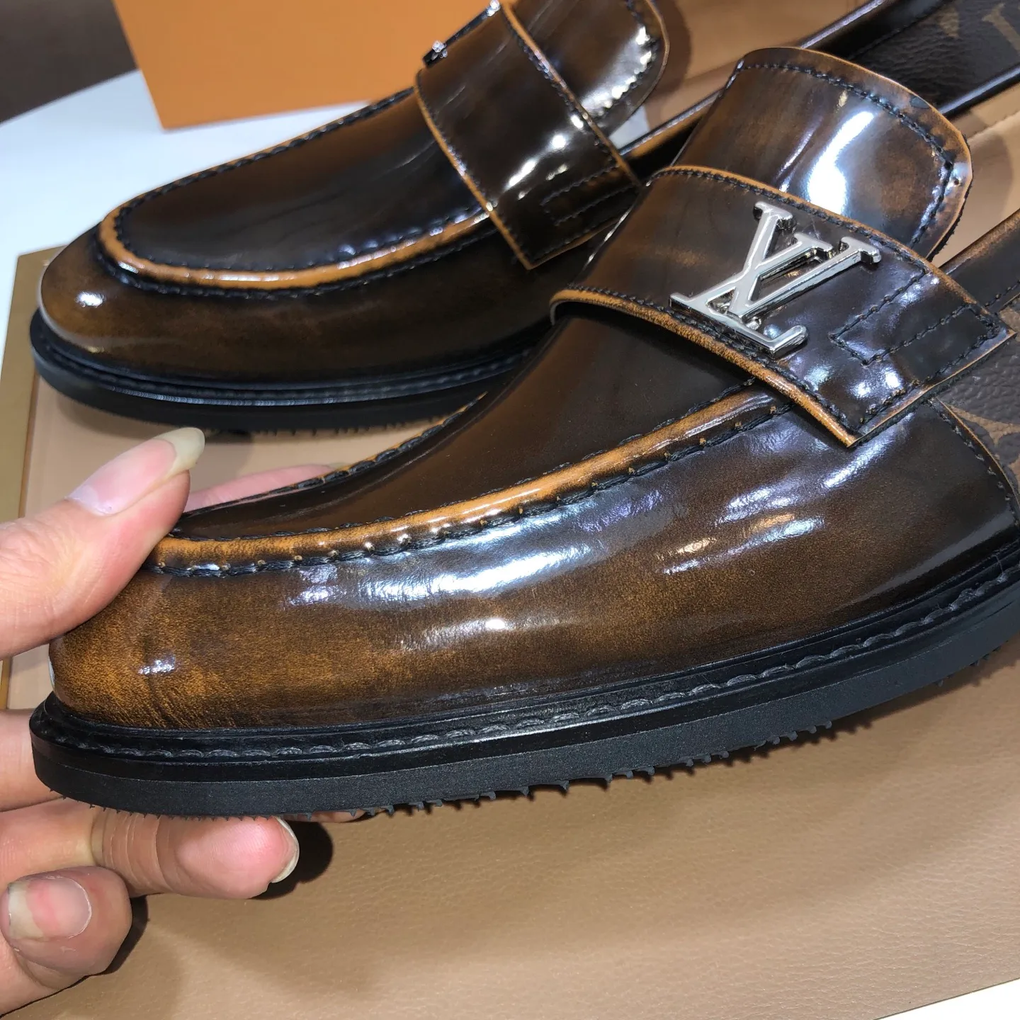 Men's shoes💰460💰【LOUIS VUITTON】(sheepskin lining) new cowhide LV formal shoes🎩🎩❗️🆘made one to one at the counter🎩original quality, imported cowhide upper➕full sheepskin lining➕original rubber outsole, {high quality visible}👣Size: 38-45 (45 custom-made)